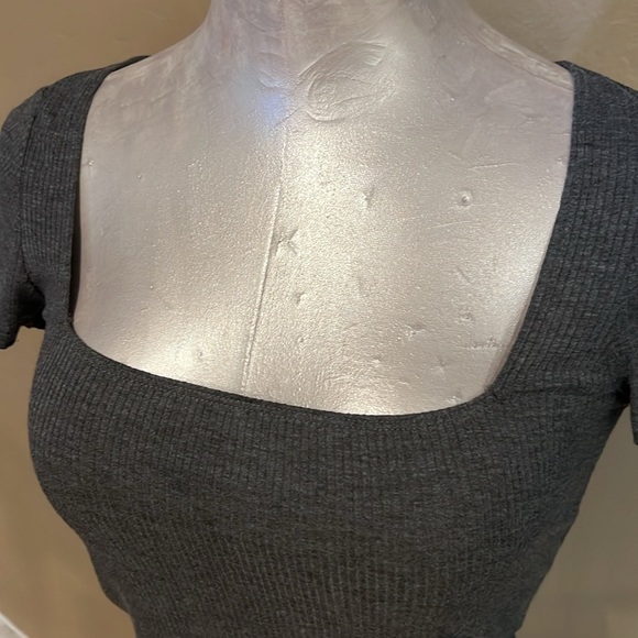 Forever 21 Juniors Square Neck Short Sleeve Tee color Gray Size Medium - Picture 2 of 11